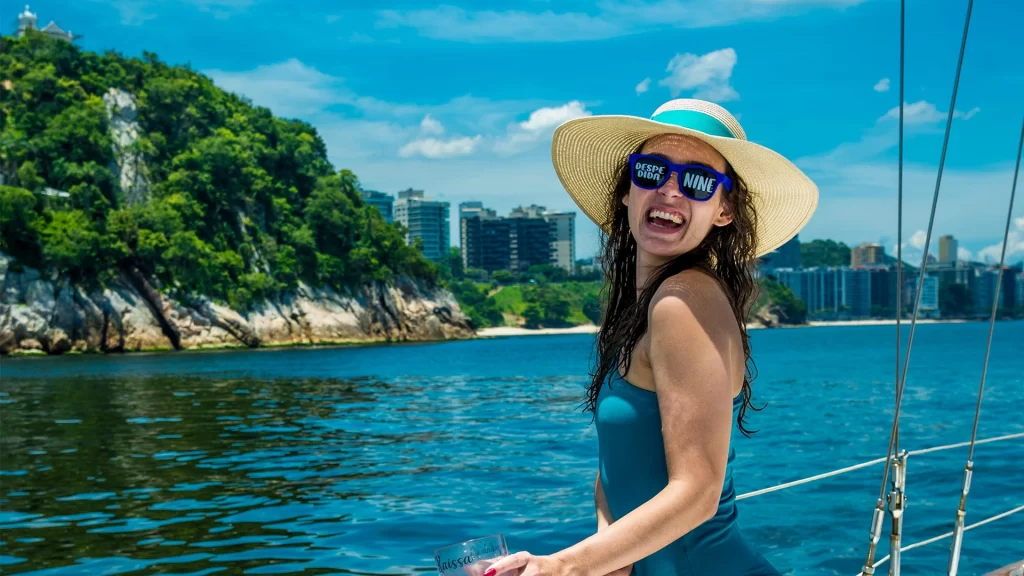 mulher-sorrindo-numa-despedida-de-soltira-da-ddrio